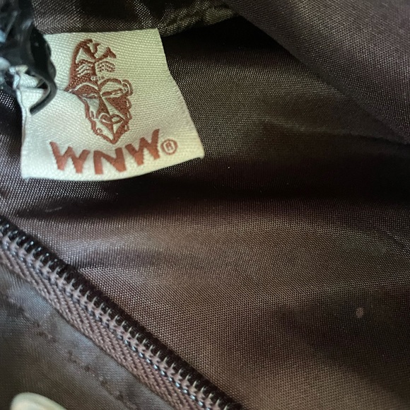 Small Boho Chic Wood Handle Puka Shell Handbag - Picture 9 of 10